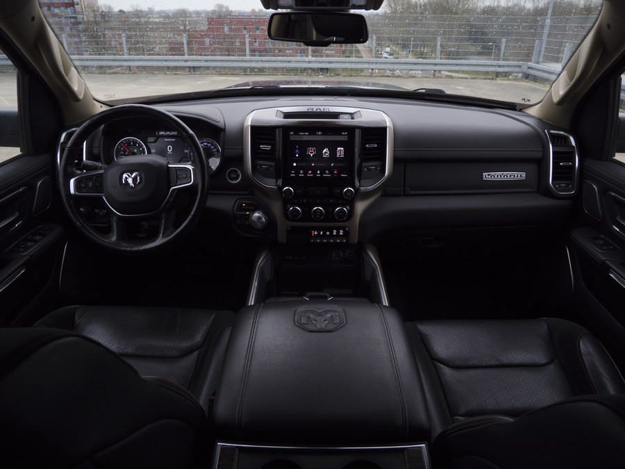 Dodge RAM | 1500 | Laramie | 5.7 HEMI V8 | 4x4 | Crew Cab