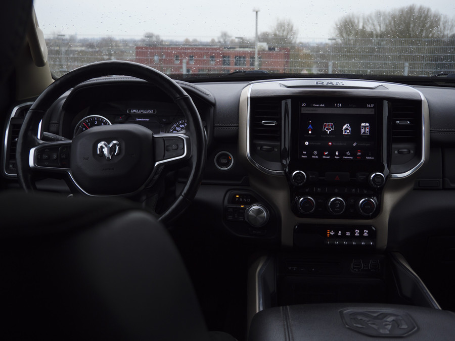 Dodge RAM | 1500 | Laramie | 5.7 HEMI V8 | 4x4 | Crew Cab