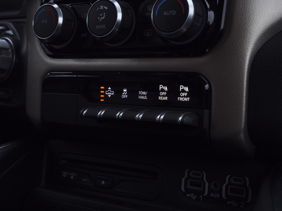 Dodge RAM | 1500 | Laramie | 5.7 HEMI V8 | 4x4 | Crew Cab