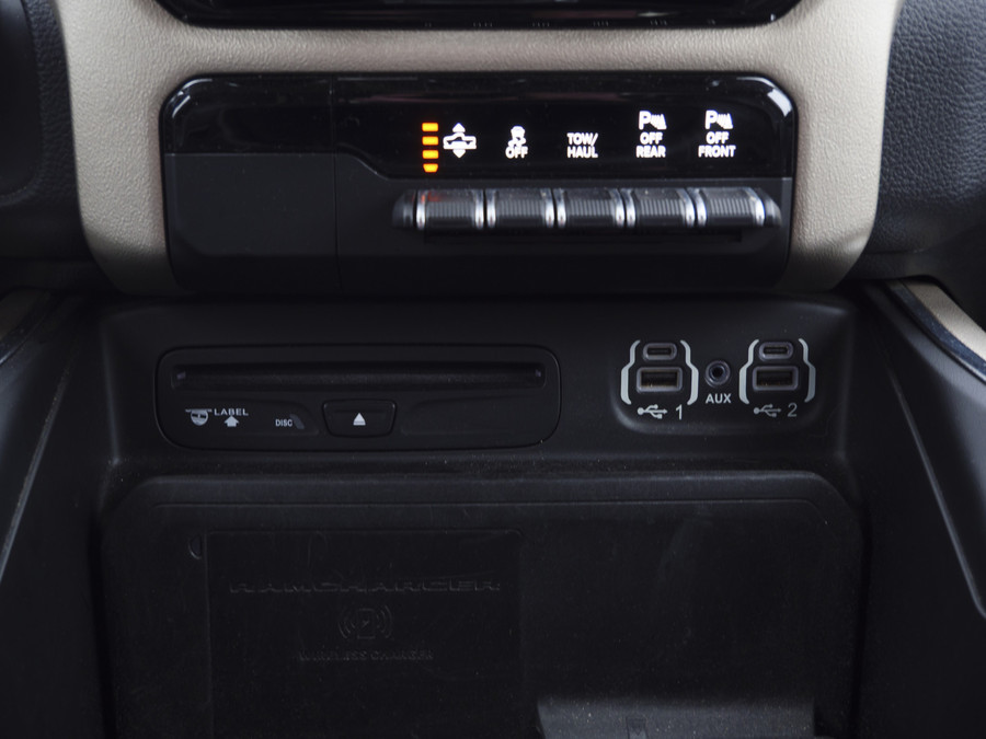 Dodge RAM | 1500 | Laramie | 5.7 HEMI V8 | 4x4 | Crew Cab