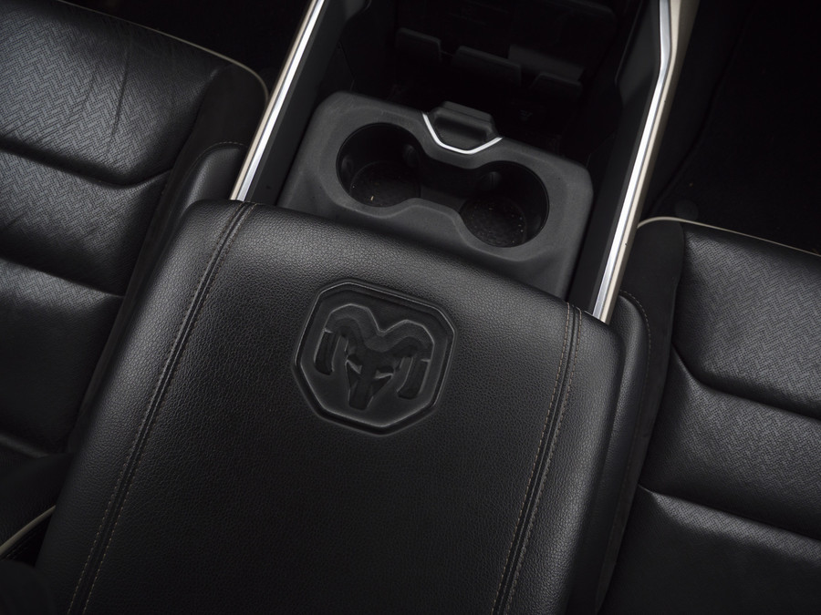 Dodge RAM | 1500 | Laramie | 5.7 HEMI V8 | 4x4 | Crew Cab