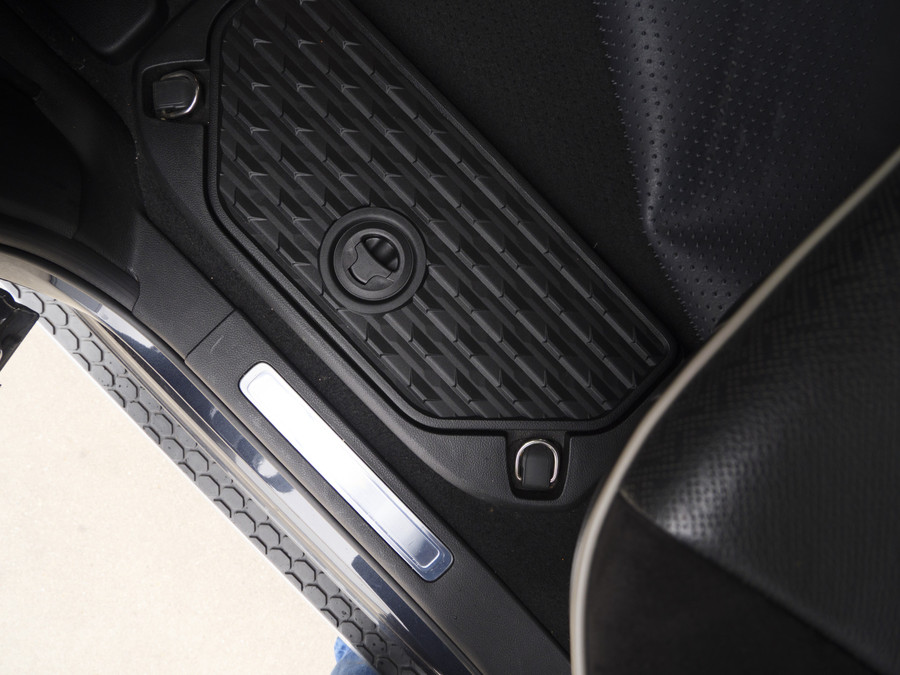 Dodge RAM | 1500 | Laramie | 5.7 HEMI V8 | 4x4 | Crew Cab