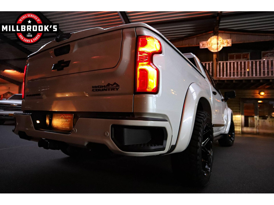 Chevrolet Silverado High Country Black Edition,