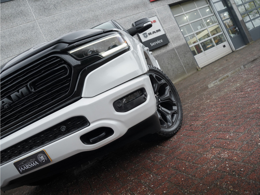 Dodge RAM 1500 5.7 V8 4x4 Crew Cab Limited Night