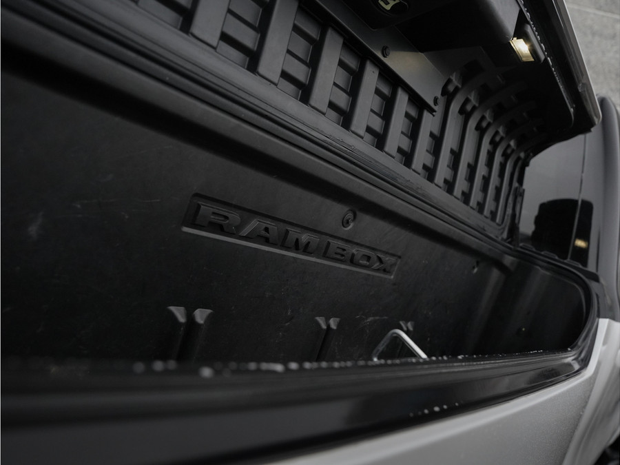 Dodge RAM 1500 5.7 V8 4x4 Crew Cab Limited Night