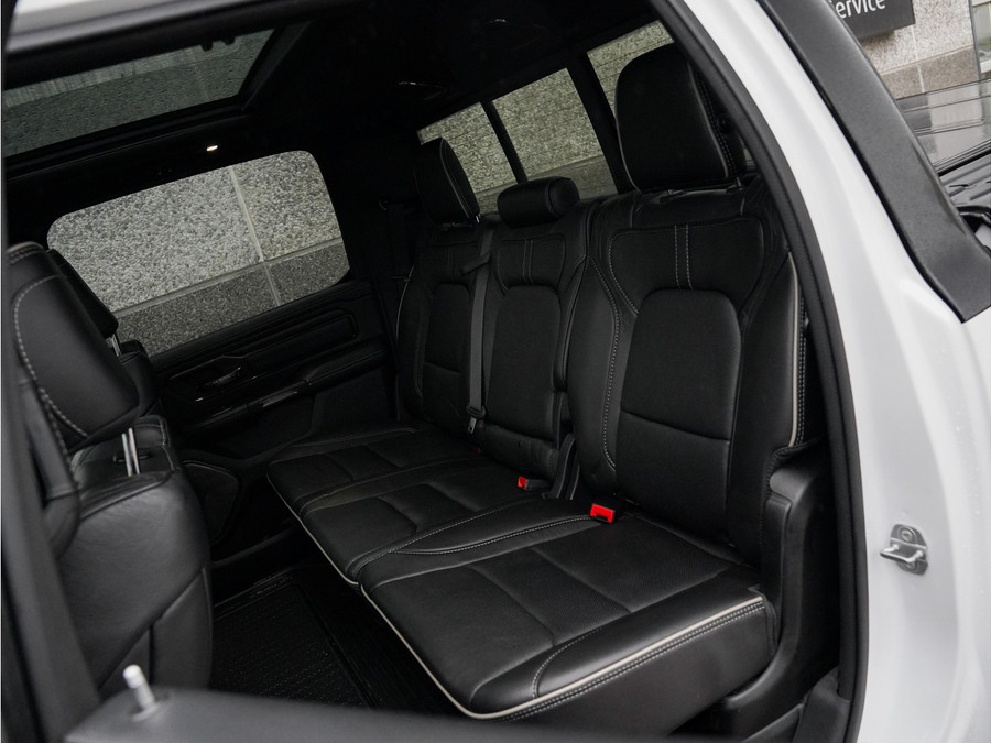 Dodge RAM 1500 5.7 V8 4x4 Crew Cab Limited Night