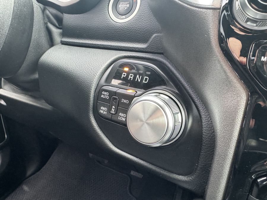 Dodge RAM 1500 5.7 V8 Laramie Night