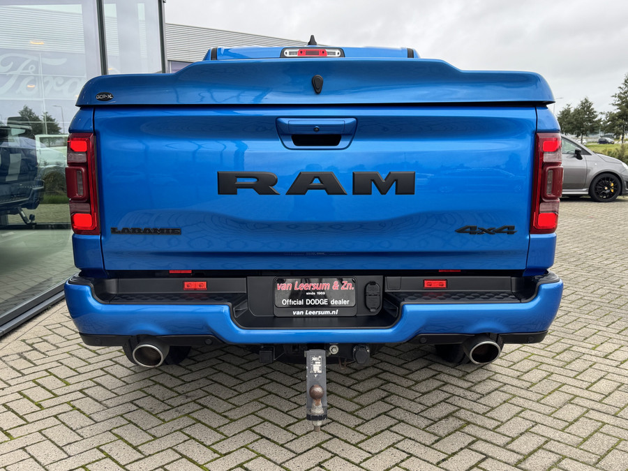 Dodge RAM 1500 5.7 V8 Laramie Night