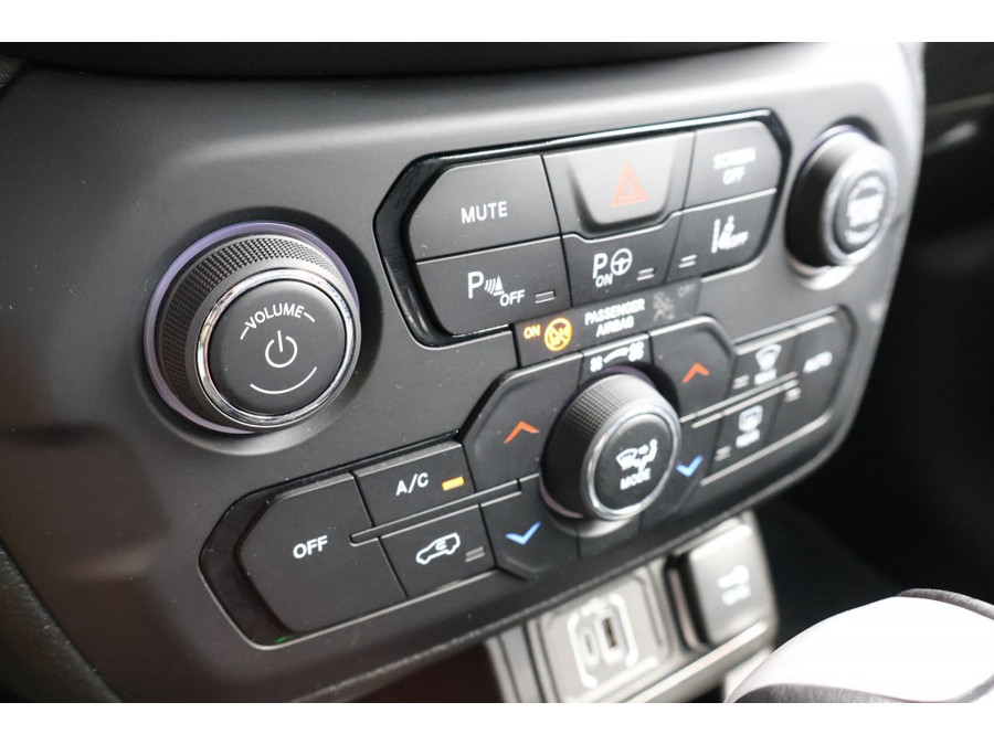 Jeep Renegade 1.5T E-HYBRID 18 Inch Night Eagle / Apple Carplay / LED koplamp