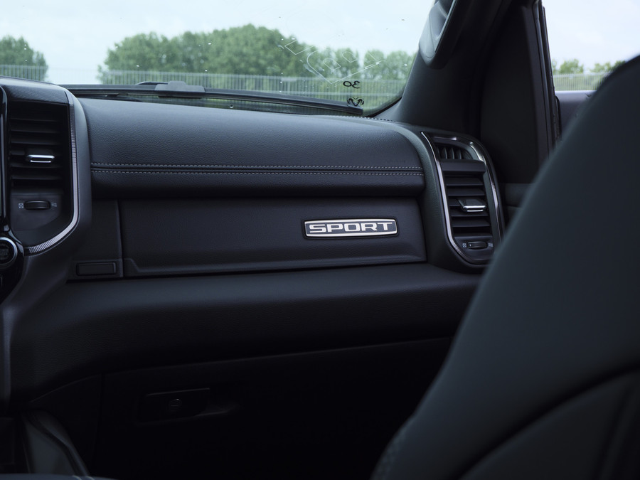 Dodge RAM 1500 | Laramie Sport | 5.7 V8 | HEMI | 4x4 | Crew Cab