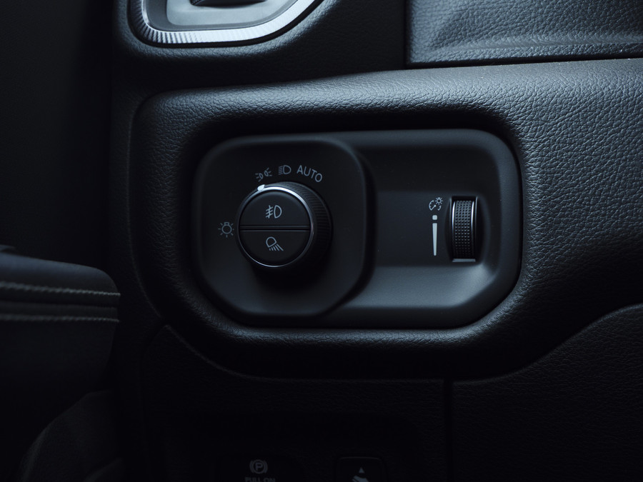 Dodge RAM 1500 | Laramie Sport | 5.7 V8 | HEMI | 4x4 | Crew Cab