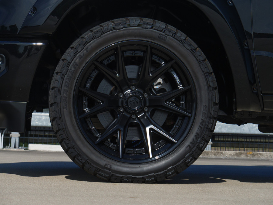 Dodge RAM 1500 | Laramie Sport | 5.7 V8 | HEMI | 4x4 | Crew Cab