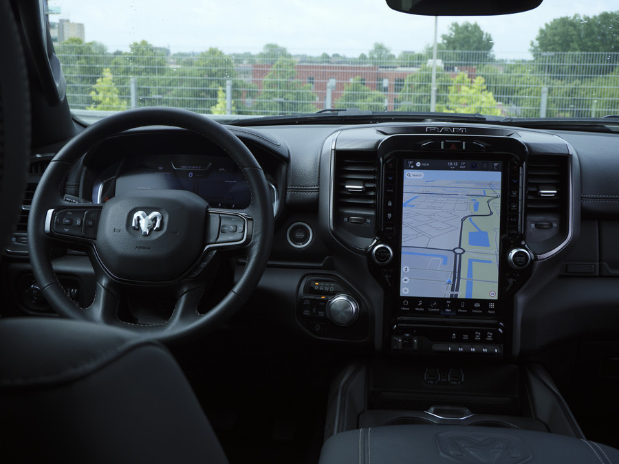 Dodge RAM 1500 | Laramie Sport | 5.7 V8 | HEMI | 4x4 | Crew Cab