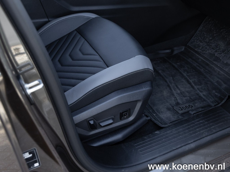 Jeep Compass First Edition 74 KWH PREMIUM & CONVENIENCE PACK / PANODAK
