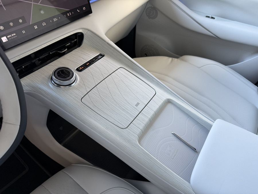 Geely E5 Max+ 68 kWh | 475KM Bereik Speciaal Wit Leer Topuitvoering | Panoramadak | Elektr. Achterklep | 360°