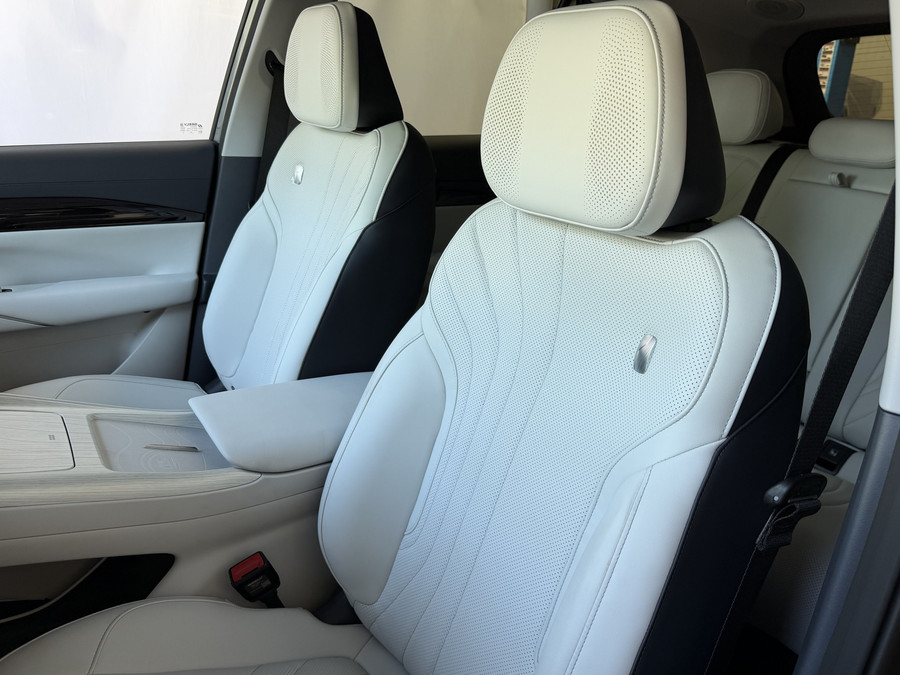 Geely E5 Max+ 68 kWh | 475KM Bereik Speciaal Wit Leer Topuitvoering | Panoramadak | Elektr. Achterklep | 360°