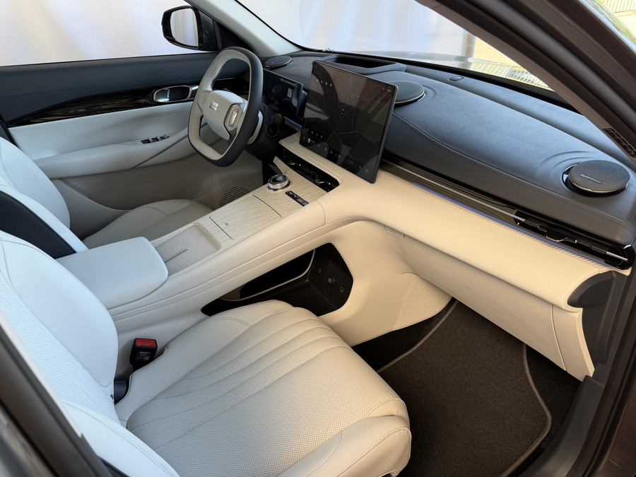 Geely E5 Max+ 68 kWh | 475KM Bereik Speciaal Wit Leer Topuitvoering | Panoramadak | Elektr. Achterklep | 360°