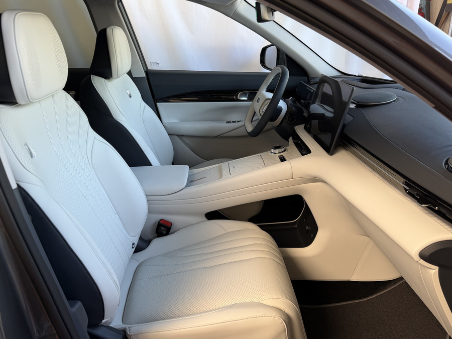 Geely E5 Max+ 68 kWh | 475KM Bereik Speciaal Wit Leer Topuitvoering | Panoramadak | Elektr. Achterklep | 360°