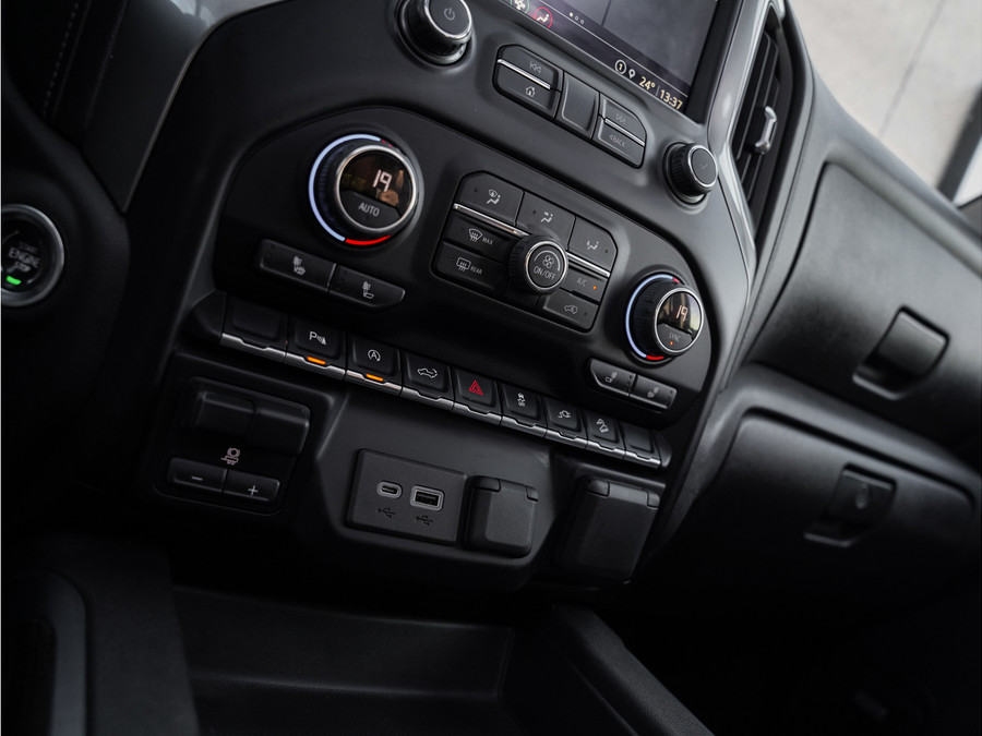 Chevrolet SILVERADO 1500 RST