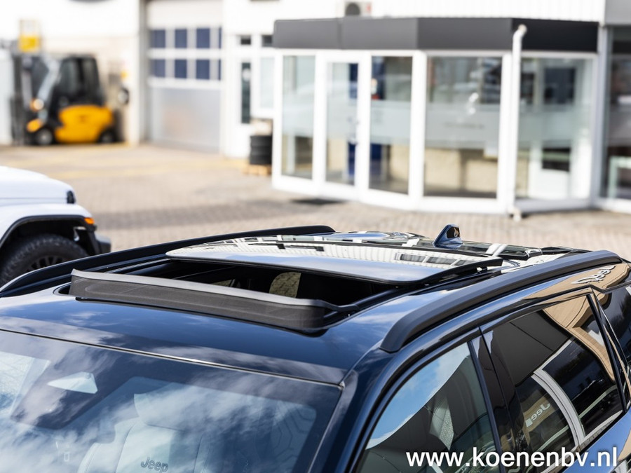 Jeep Compass First Edition 74kWh PANO / CONVENIENCE PACK / WARMTEPOMP / 8 JAAR GARANTIE