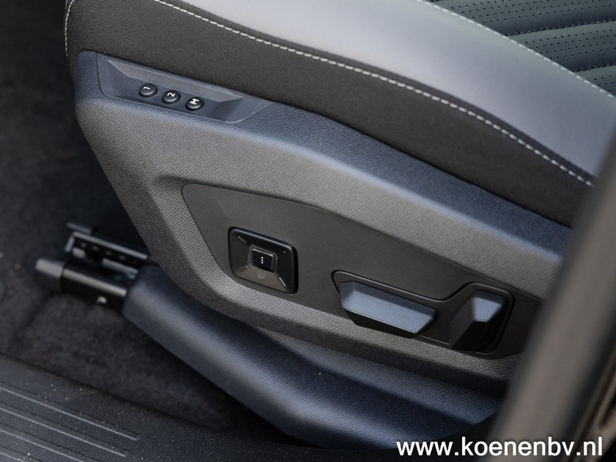 Jeep Compass First Edition 74kWh PANO / CONVENIENCE PACK / WARMTEPOMP / 8 JAAR GARANTIE