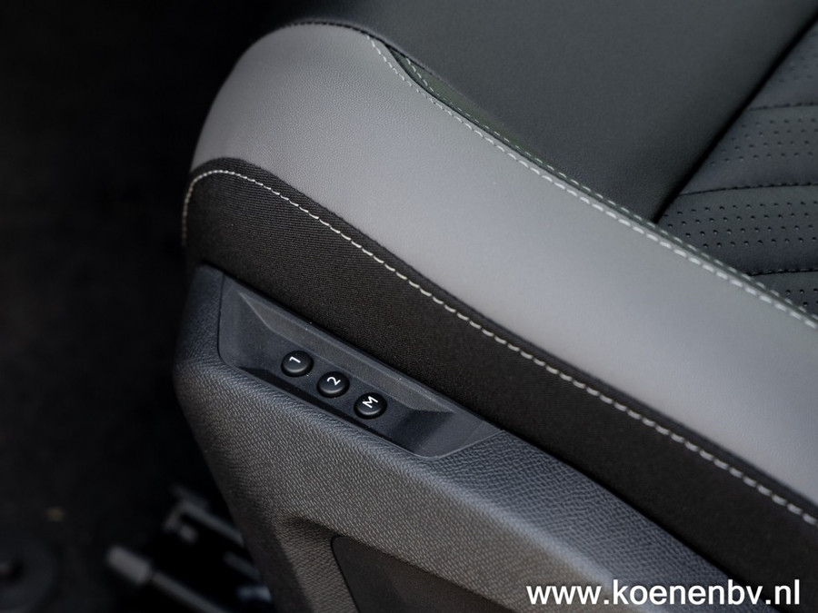 Jeep Compass First Edition 74kWh PANO / CONVENIENCE PACK / WARMTEPOMP / 8 JAAR GARANTIE