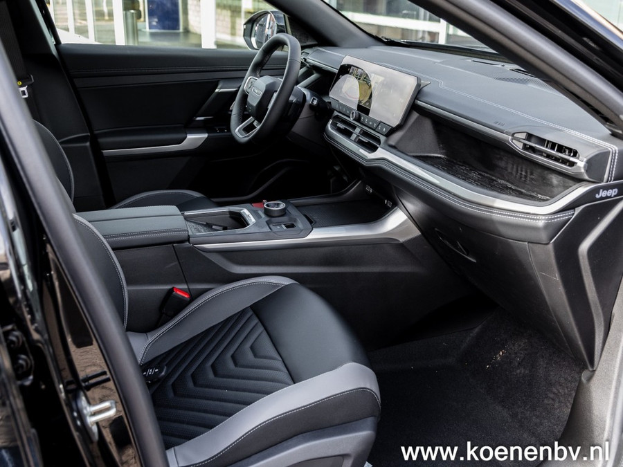 Jeep Compass First Edition 74kWh PANO / CONVENIENCE PACK / WARMTEPOMP / 8 JAAR GARANTIE
