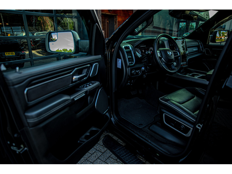 Dodge RAM 1500 5.7 V8 4x4 Crew Cab Laramie