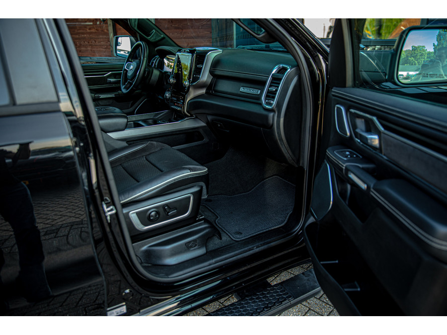 Dodge RAM 1500 5.7 V8 4x4 Crew Cab Laramie