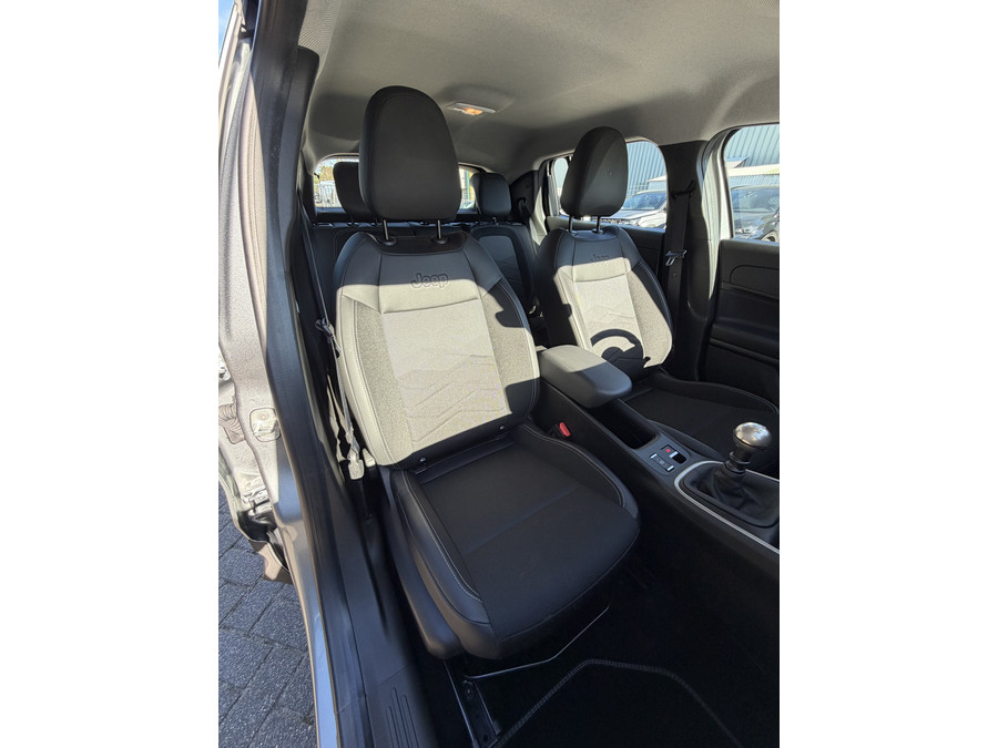 Jeep Avenger 100pk Altitude (Camera - Keyless Entry - Adaptieve Cruise Controle - Elektrische Klep - JBL - LED - 