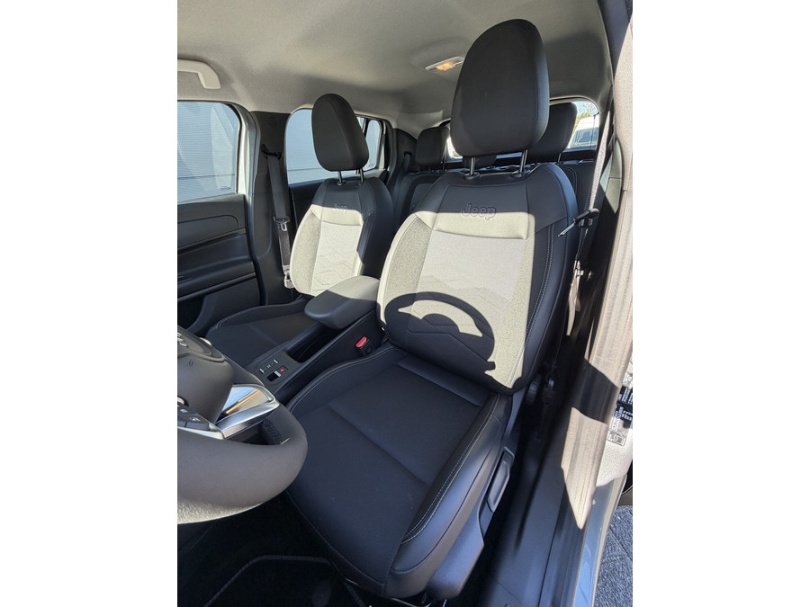 Jeep Avenger 100pk Altitude (Camera - Keyless Entry - Adaptieve Cruise Controle - Elektrische Klep - JBL - LED - 