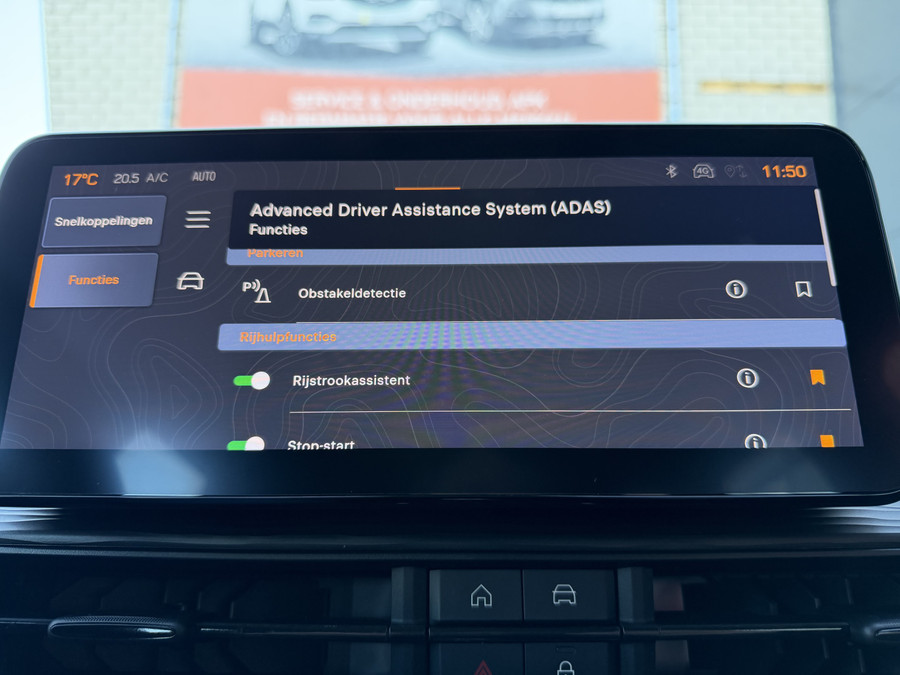 Jeep Avenger 100pk Altitude (Camera - Keyless Entry - Adaptieve Cruise Controle - Elektrische Klep - JBL - LED - 