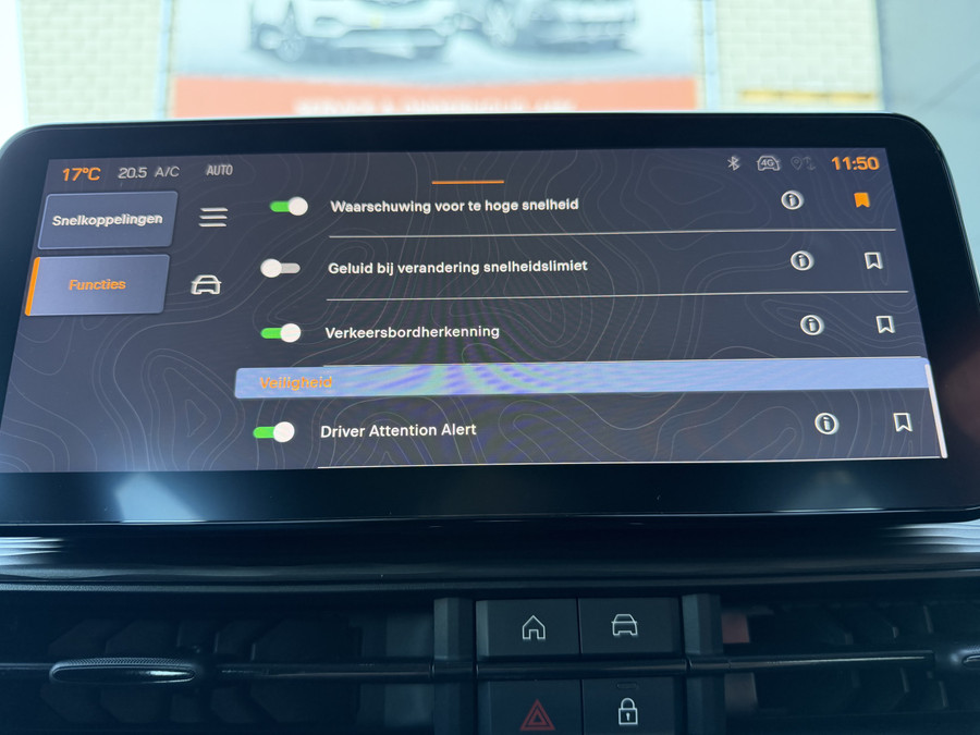 Jeep Avenger 100pk Altitude (Camera - Keyless Entry - Adaptieve Cruise Controle - Elektrische Klep - JBL - LED - 