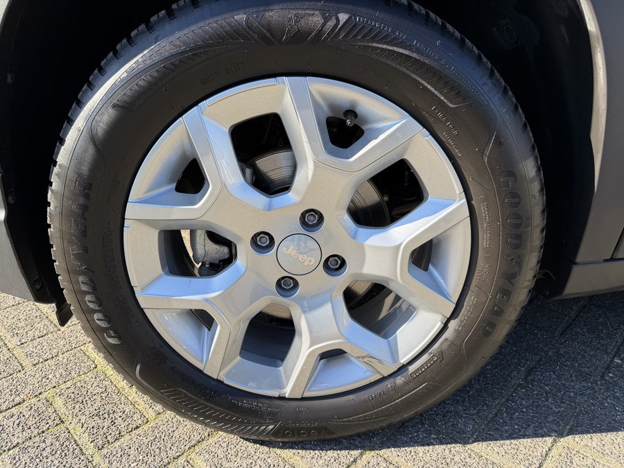 Jeep Avenger 100pk Altitude (Camera - Keyless Entry - Adaptieve Cruise Controle - Elektrische Klep - JBL - LED - 