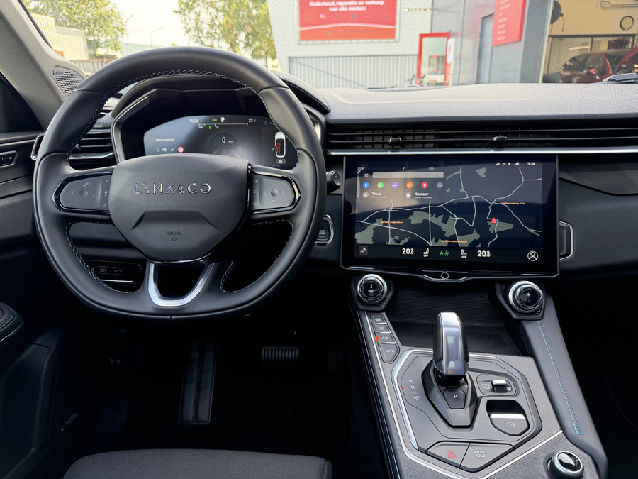 Lynk & Co 01 262pk PHEV (Elektrisch Schuifdak - Infinity Sound - 360gr Camera - Stoelverwarming - Elektrische Kle