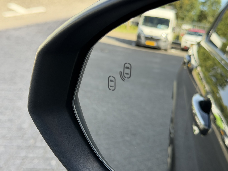Lynk & Co 01 262pk PHEV (Elektrisch Schuifdak - Infinity Sound - 360gr Camera - Stoelverwarming - Elektrische Kle