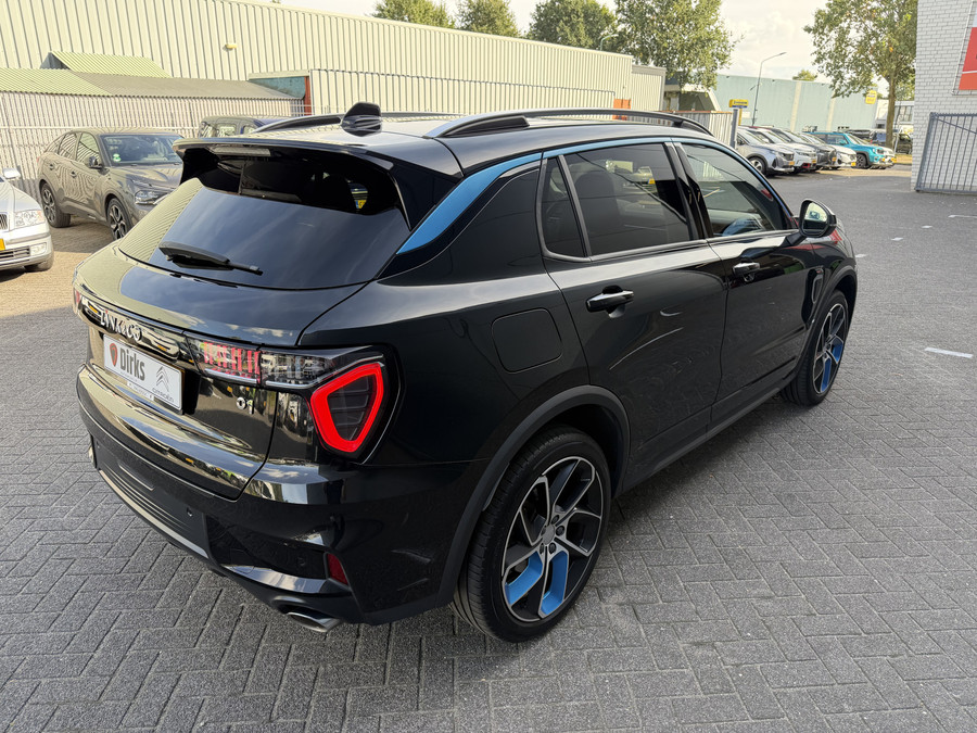 Lynk & Co 01 262pk PHEV (Elektrisch Schuifdak - Infinity Sound - 360gr Camera - Stoelverwarming - Elektrische Kle
