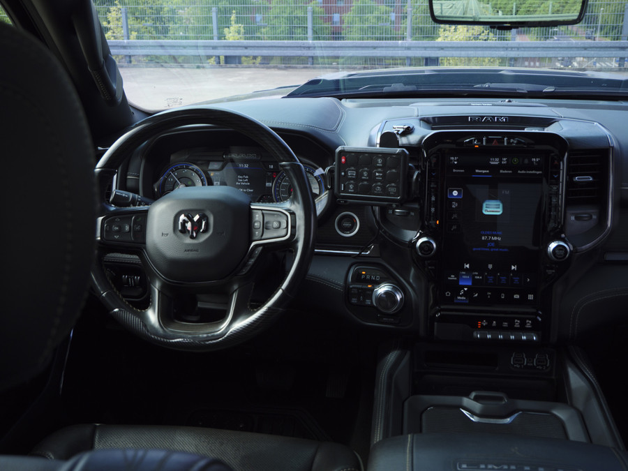 Dodge RAM 1500 Limited | 5.7 V8 | 4x4 Crew Cab | 5'7 |