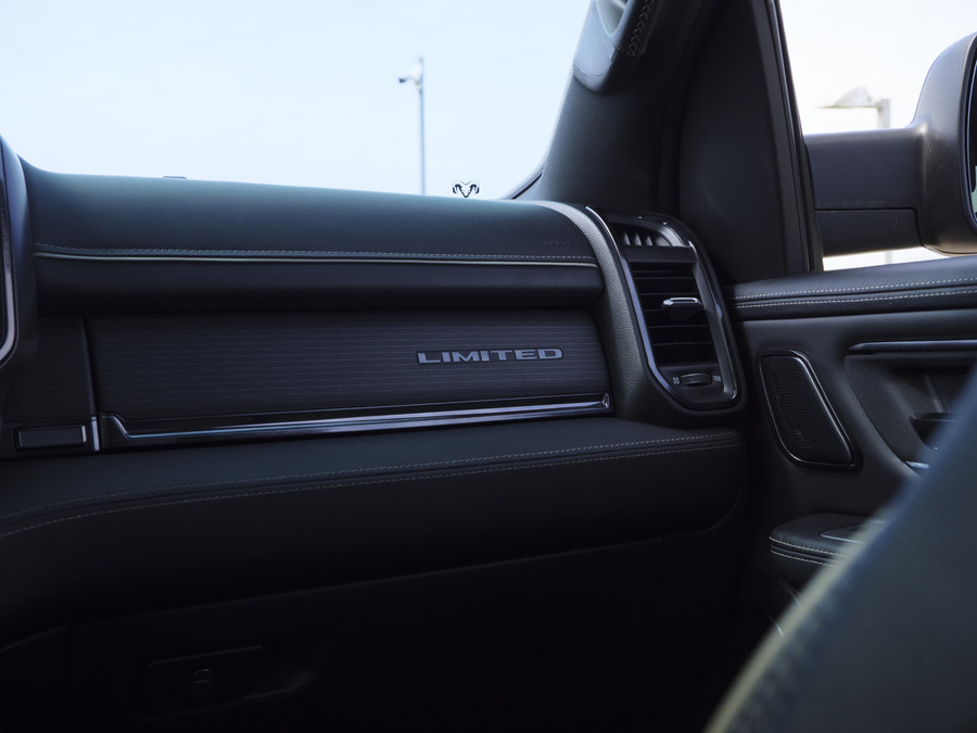 Dodge RAM 1500 Limited | 5.7 V8 | 4x4 Crew Cab | 5'7 |