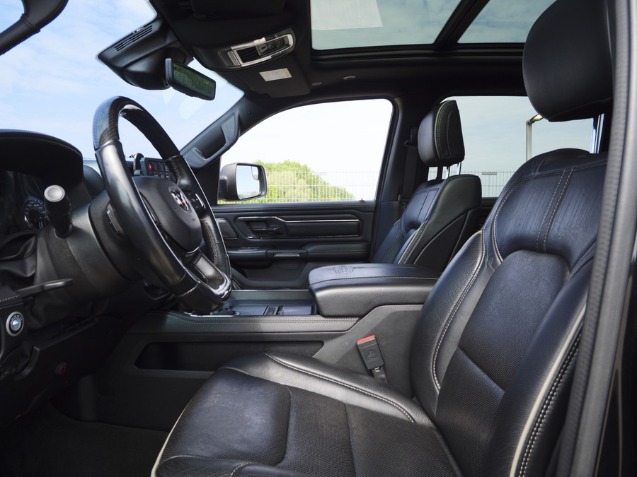 Dodge RAM 1500 Limited | 5.7 V8 | 4x4 Crew Cab | 5'7 |
