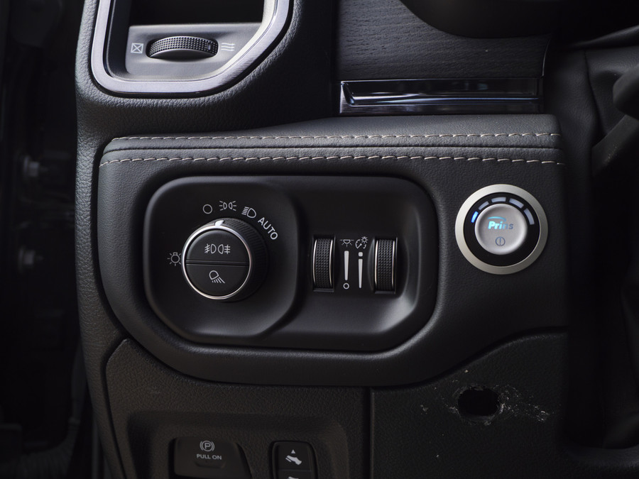 Dodge RAM 1500 Limited | 5.7 V8 | 4x4 Crew Cab | 5'7 |