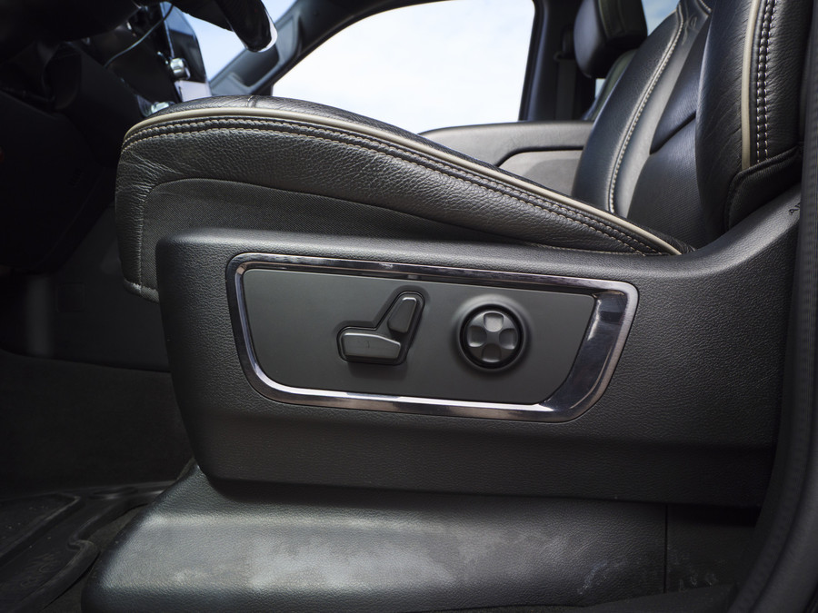 Dodge RAM 1500 Limited | 5.7 V8 | 4x4 Crew Cab | 5'7 |