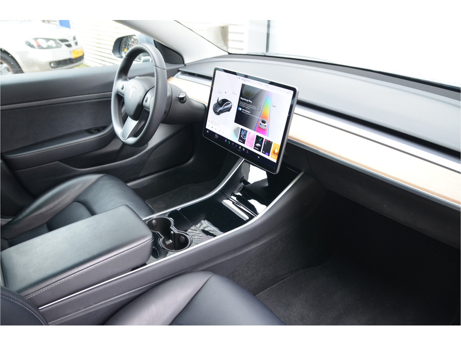 Tesla Model 3 Standard RWD Plus 60 kWh