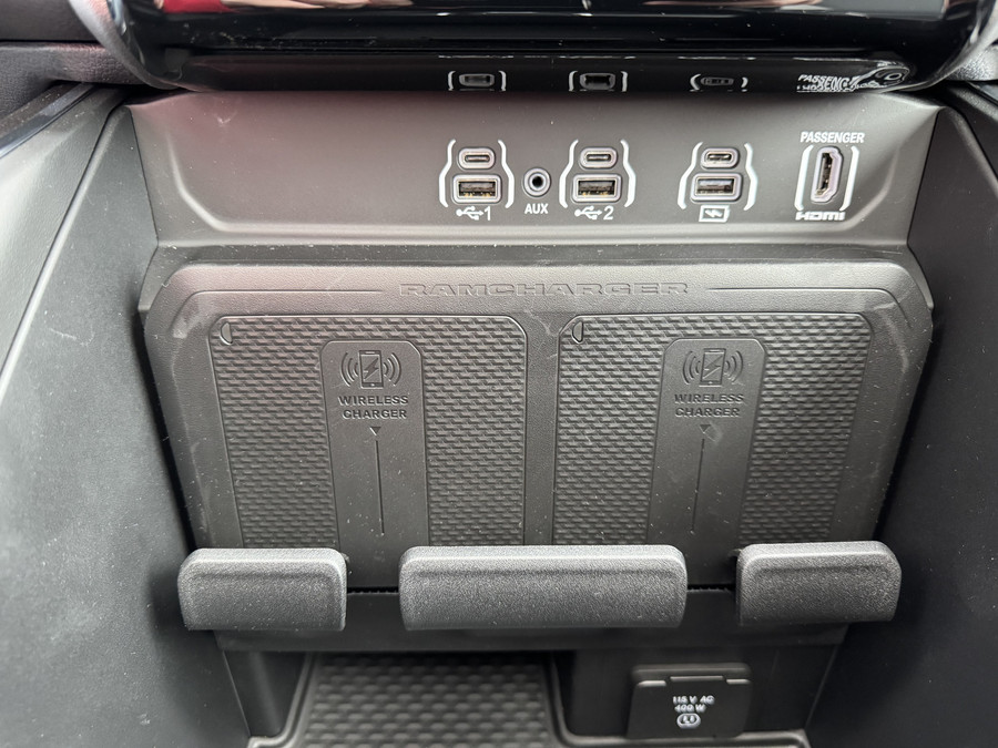 Dodge RAM 1500 Laramie Night Premium Hurricane