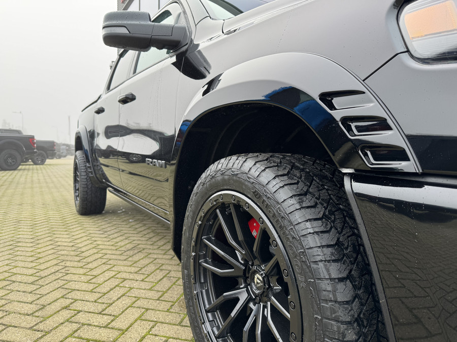 Dodge RAM 1500 Laramie Night Premium Hurricane