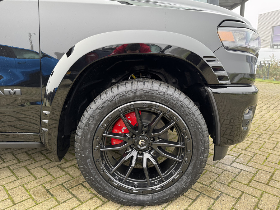 Dodge RAM 1500 Laramie Night Premium Hurricane