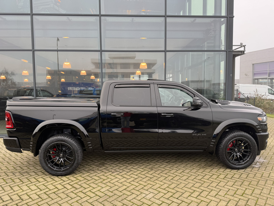 Dodge RAM 1500 Laramie Night Premium Hurricane