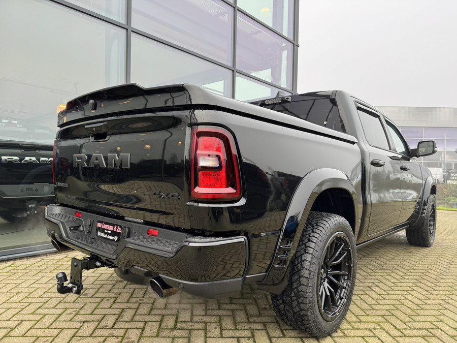Dodge RAM 1500 Laramie Night Premium Hurricane