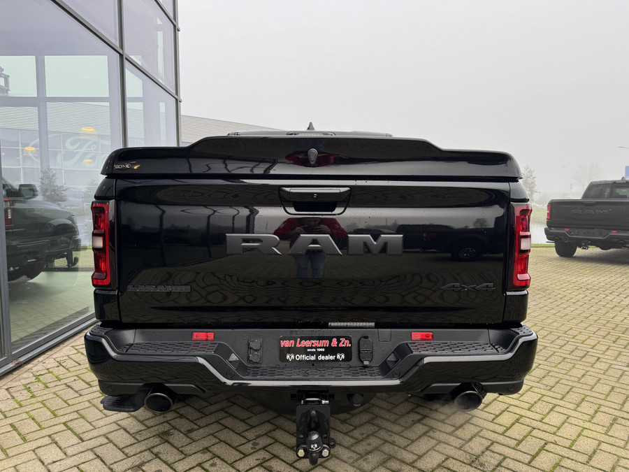 Dodge RAM 1500 Laramie Night Premium Hurricane