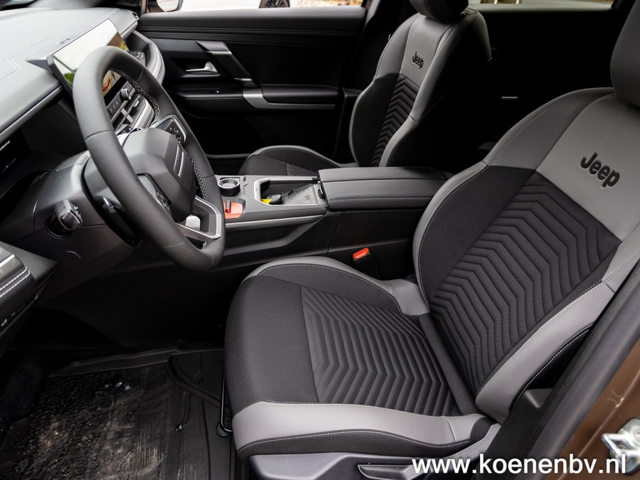 Jeep Compass 1.2 E-Hybrid Autom. First Edition CONVENIENCE PACK / TWO TONE